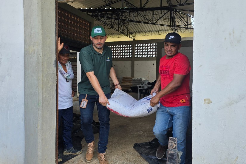 Entregan kits a plataneros afectados por lluvias en Urabá