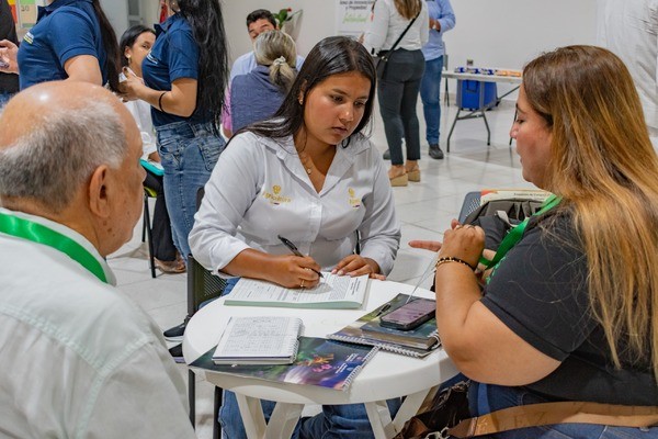 Más de $400 millones en acuerdos comerciales dejó rueda de negocios en Huila